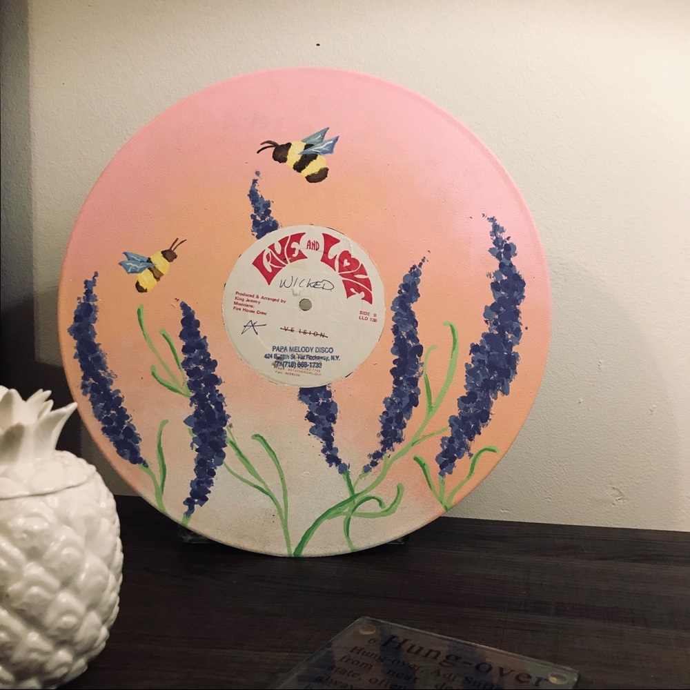 Painted record Lavender bee